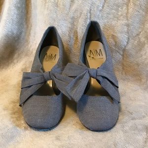 Ann Mariano Grey Heel with Bow